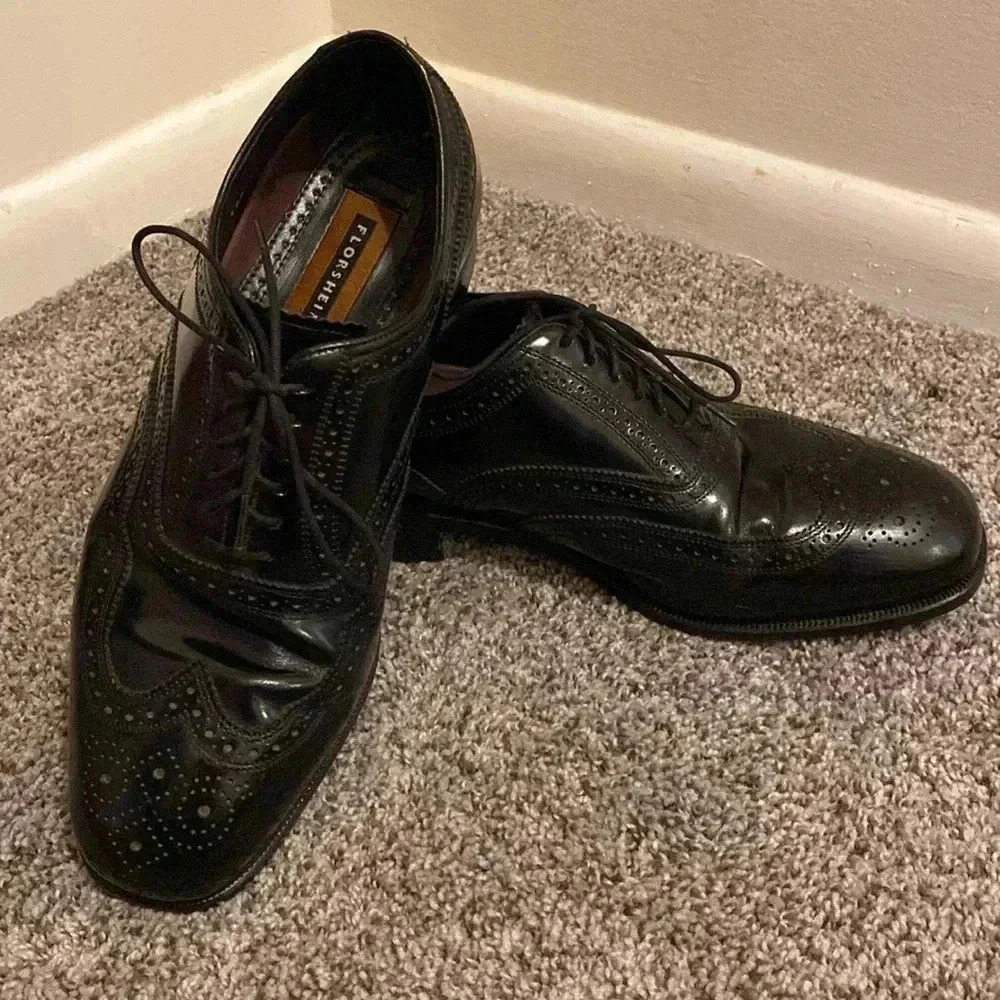 Florsheim men’s black leather Oxford style shoes size 10 - great condition